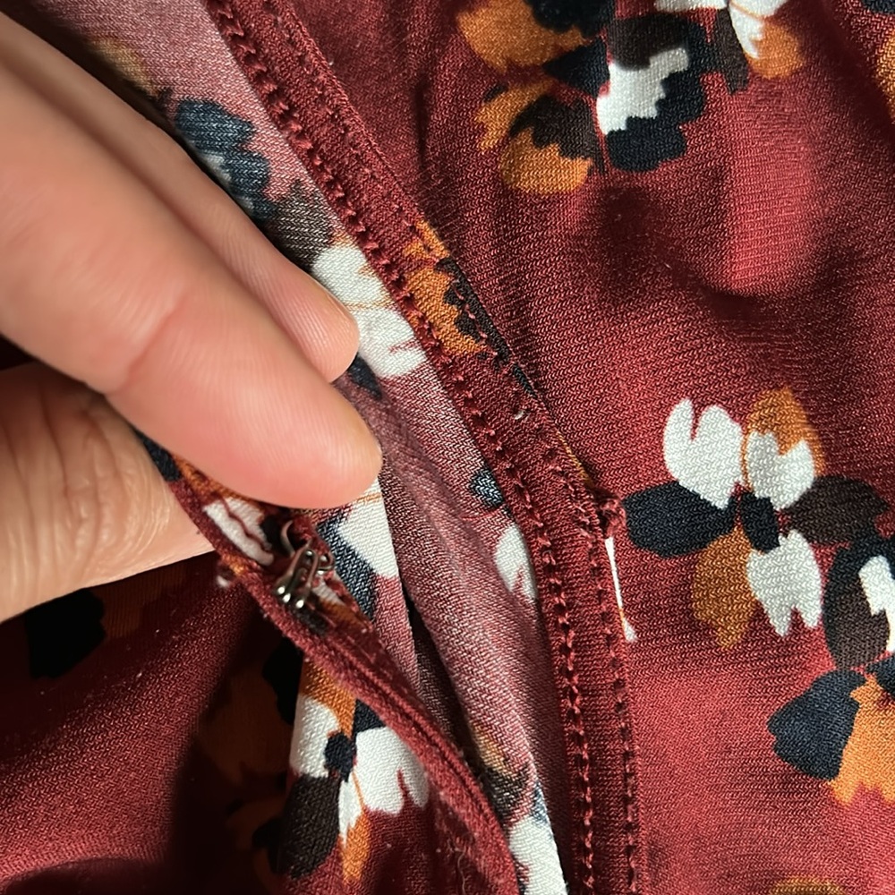Banana Republic beautiful in great condition blouse, lip hook is missing - Picture 5 of 7